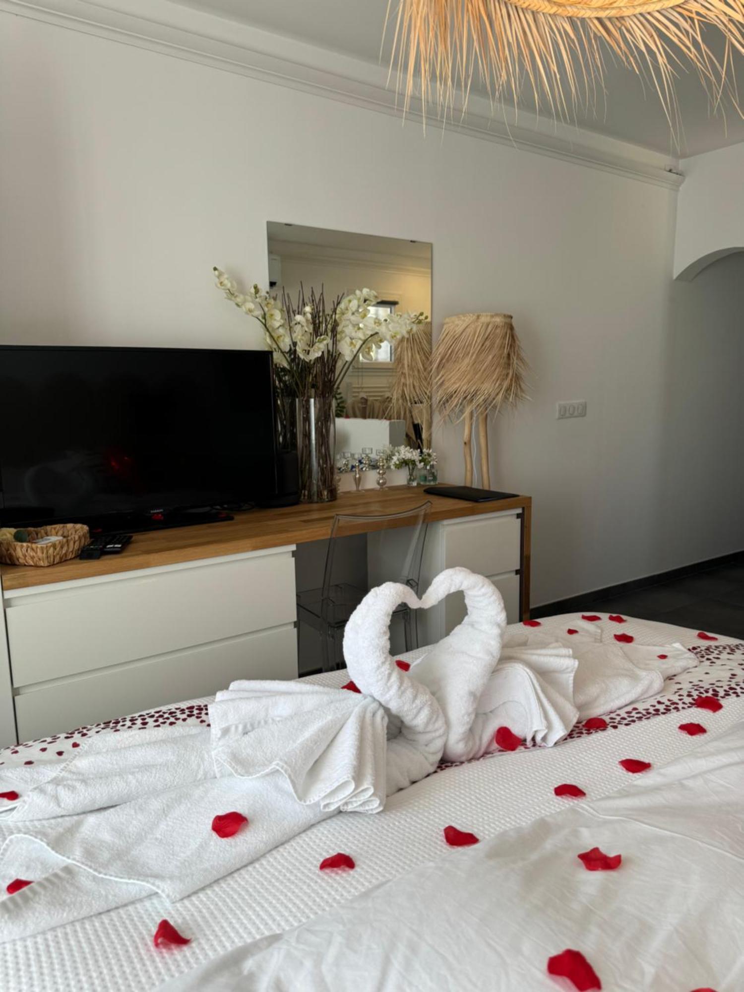 Casa Amor & Spa, Appartement Suite Jacuzzi & Piscine Chauffee Montfort-sur-Argens Экстерьер фото